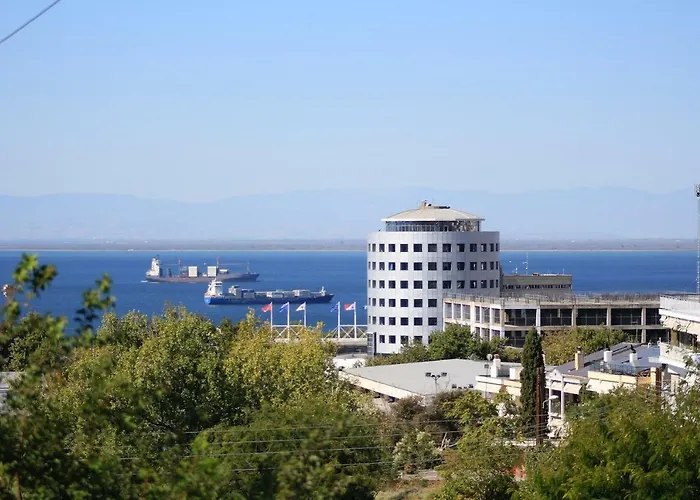 Modern Sea View Apartment - Free Parking - Quiet Area Near Center