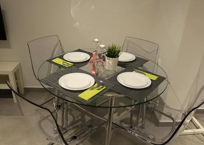 Modern Sea View Apartment - Free Parking - Quiet Area Near Center *