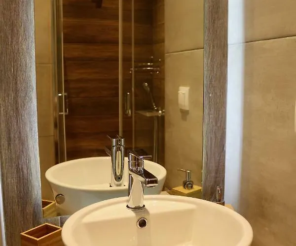 Апартаменты Modern Sea View Apartment - Free Parking - Quiet Area Near Center